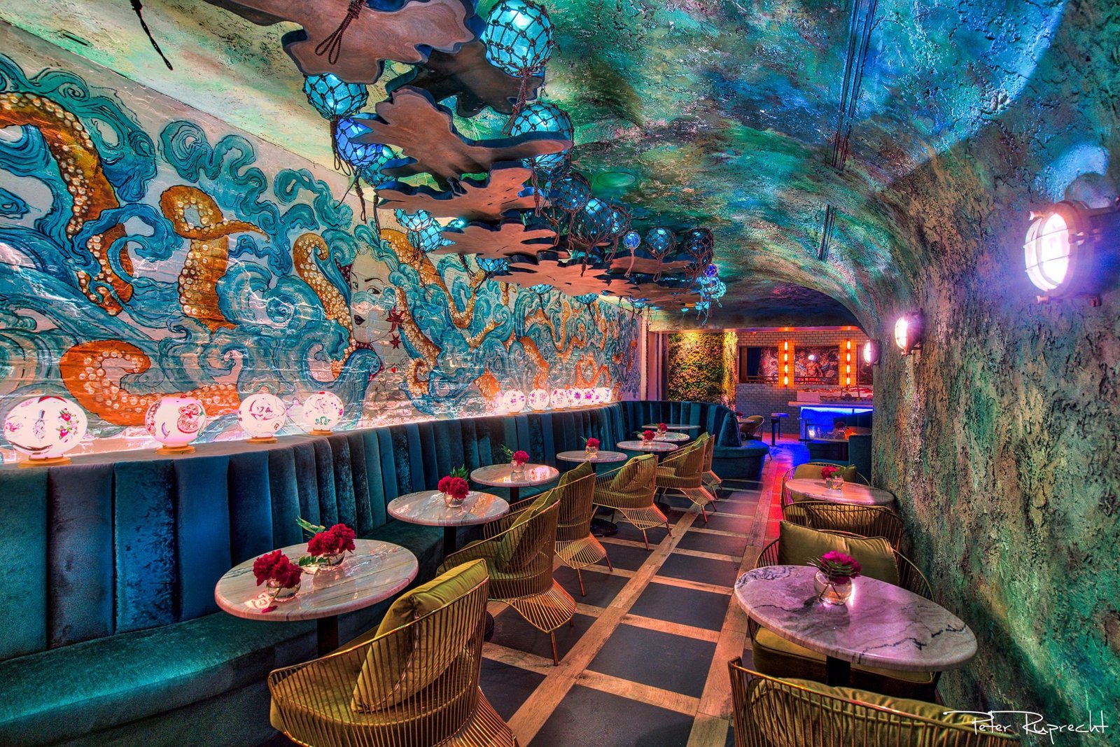 Aquarelle's underwater lounge